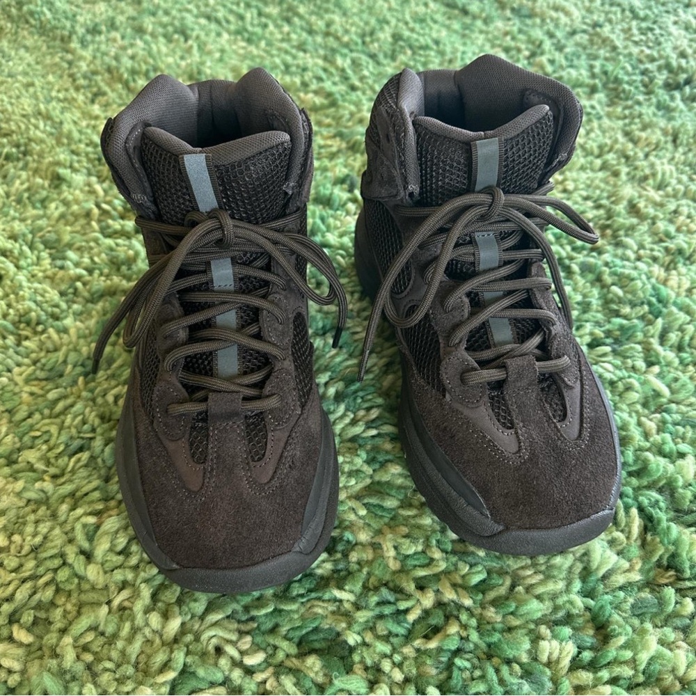 Yeezy Desert Boot 

Color: Oil